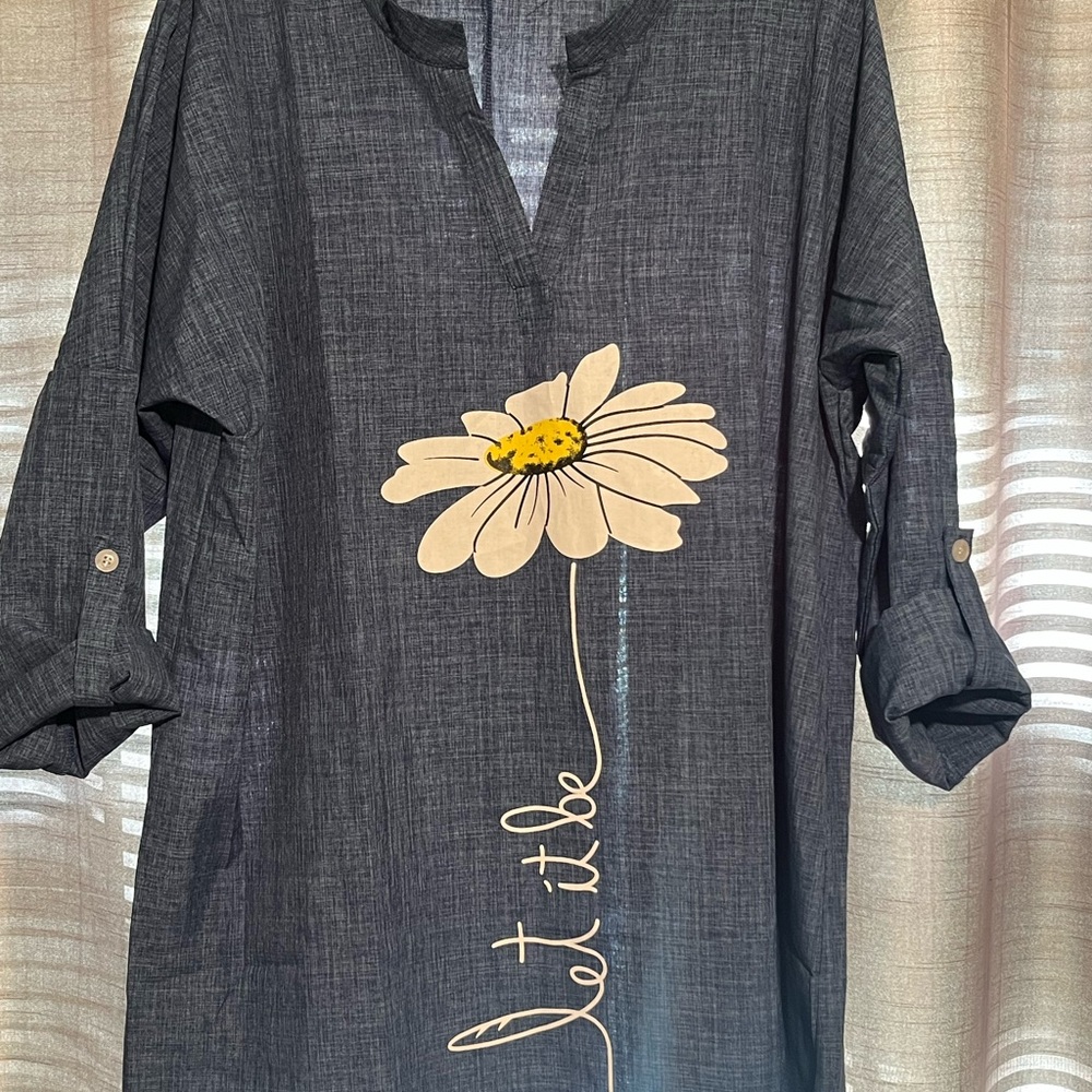 Blue Tunic with Daisy Print. NWOT